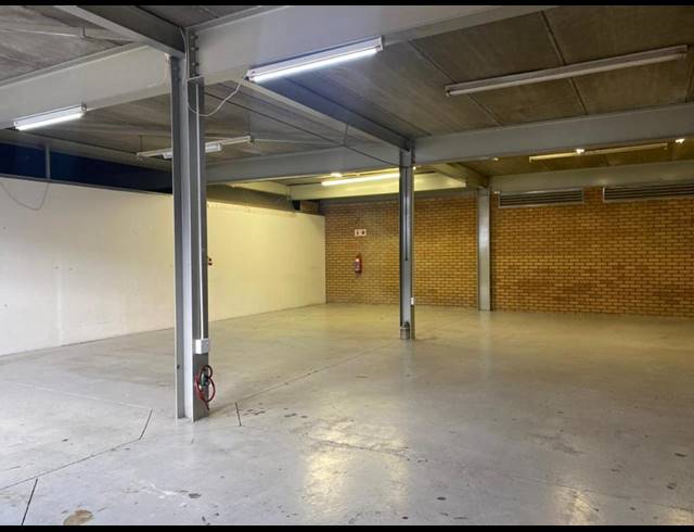 400M² WAREHOUSE TO LET IN EASTGATE